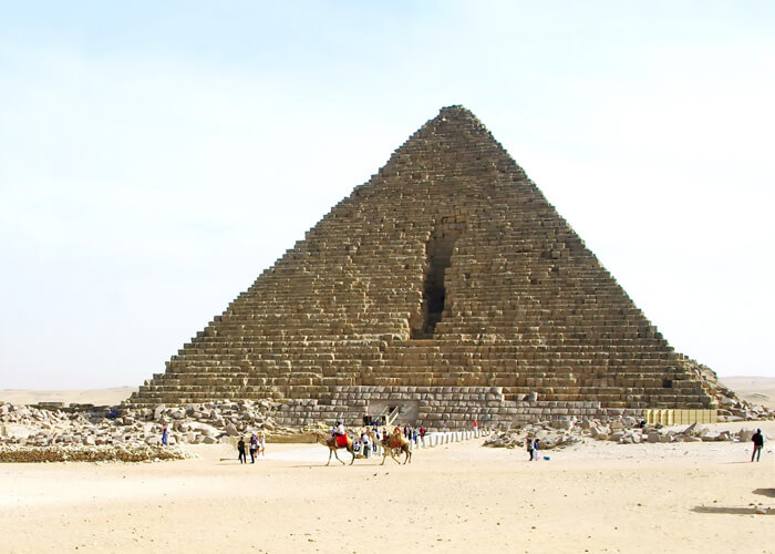 Private Day Tour to Egyptian Museum and Pyramids of Giza from Port Said